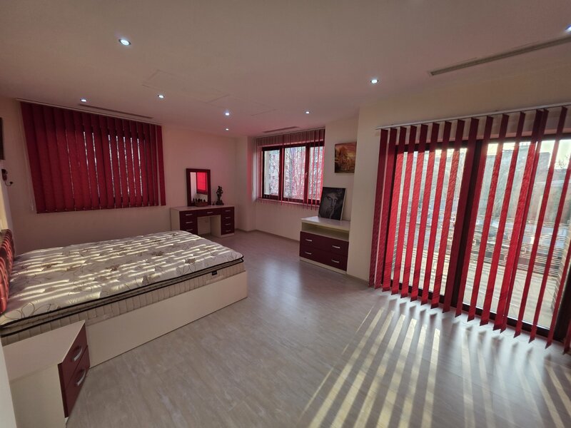 Timpuri Noi, 10 minute metrou, pe Cuza Voda, vila exclusivista P+1+M, lux